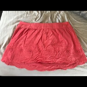 Keyhole patterned skirt